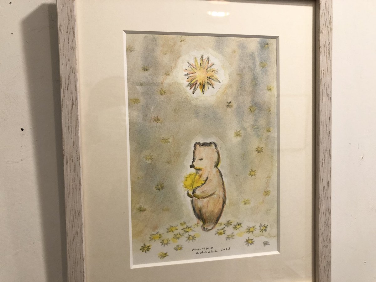 安達茉莉子さんの個展「#言葉のない祈り」を、7周年を迎えた谷中・ひる