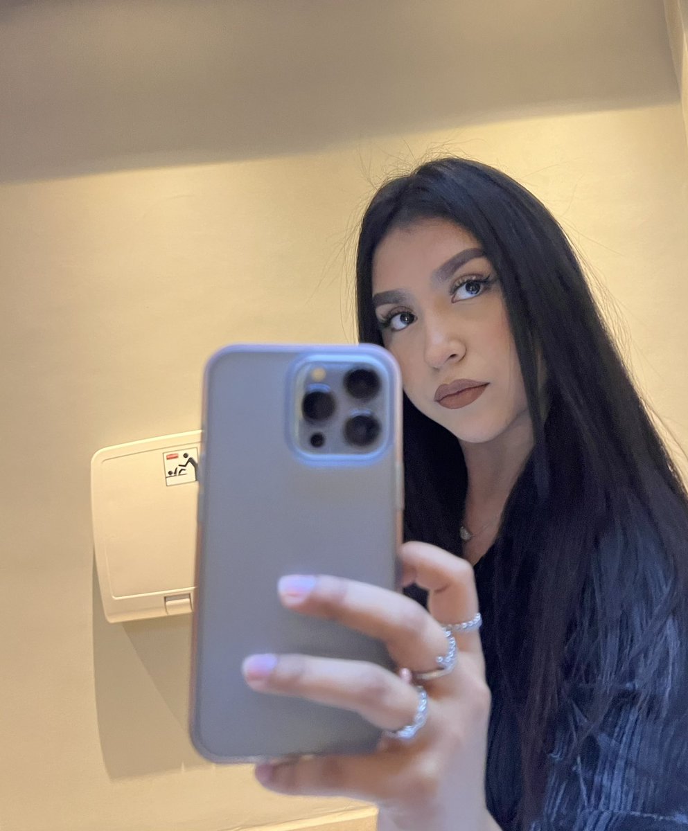 Bri (@bribrihdz) on Twitter photo 