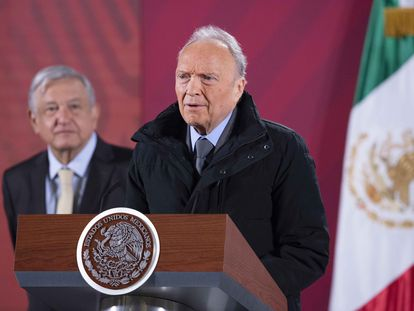 dariocelise's tweet photo. #UltimaHora El Fiscal Alejandro Gertz Manero está en su casa de la CDMX. Está acompañado de sus tres hijas. https://t.co/aezMWmIn67