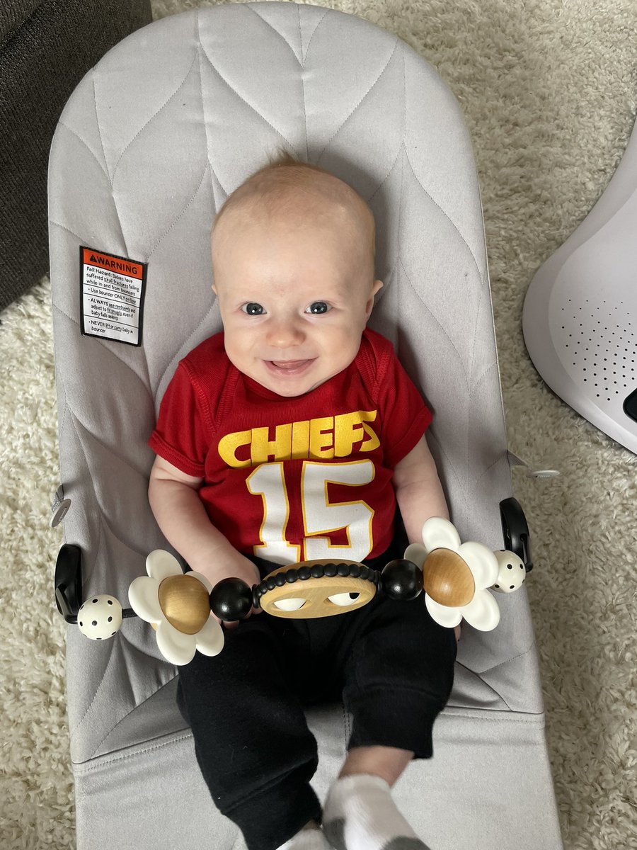 Brooks’ reaction when <a href="/PatrickMahomes/">Patrick Mahomes II</a> got hurt vs. his reaction when came back in! #ChiefsKingdom