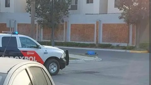 revistacodigo21's tweet photo. Un enfrentamiento a balazos entre sicarios de un par de grupos criminales dejó al menos dos muertos y dos heridos, en el Fraccionamiento Aviana, de Escobedo, NL, violento municipio ubicado al norte de metrópoli regia, donde hubo pánico de vecinos.
#Monterrey https://t.co/I1MFITICUv