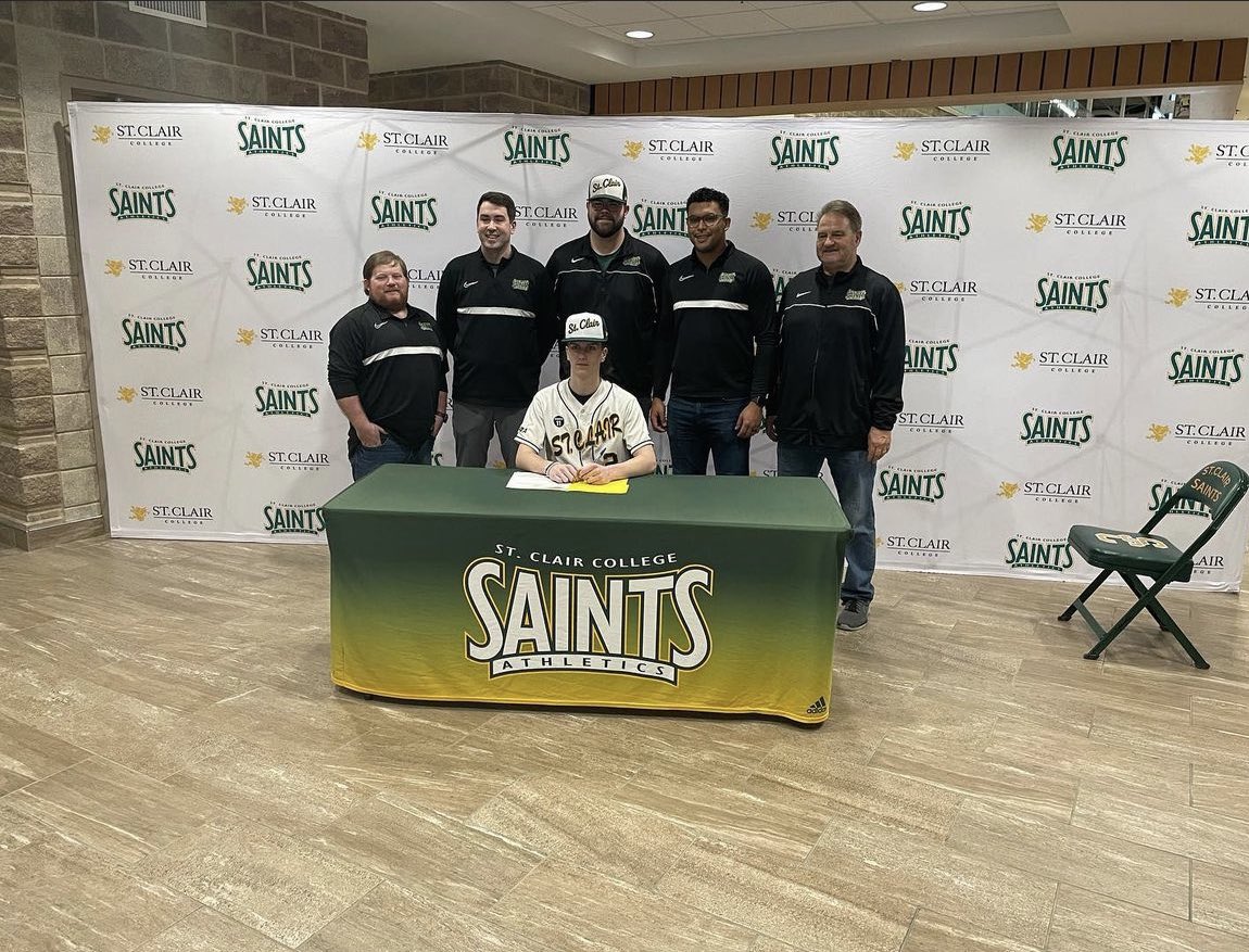 ethant10001's tweet photo. 🚨BIG COMMUNITY COLLEGE SIGNING 🚨 
- GARETH THE MAN HAS ANNOUNCED HIS COMMITMENT TO WHO GIVES A SHIT https://t.co/8RhlKECvAU