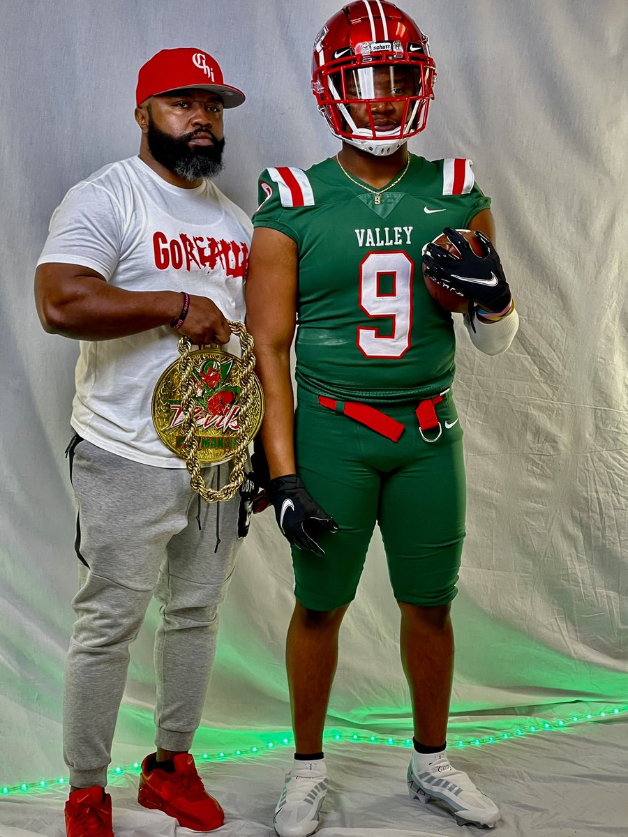 Enjoyed my official visit at @ValleyStateFB!  Thank you @Coach_kwade and @_CoachWyatt for the hospitality!  #swac #deltadevils 🟢🔴⚪️
@DaShaunfields22 @AmoryFB @AmoryFBRecruit