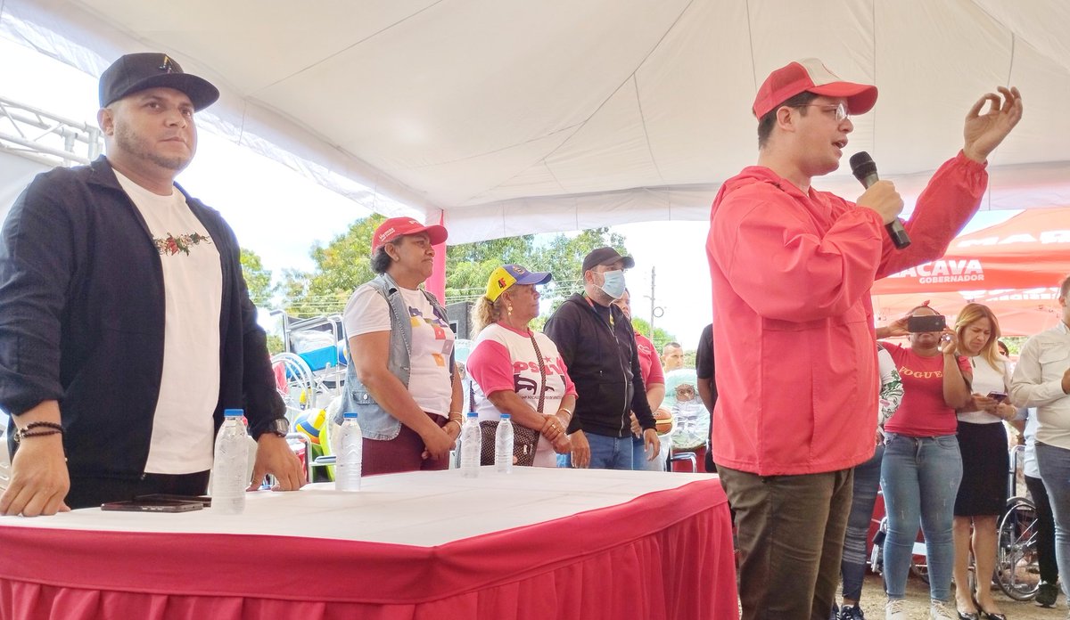 ConcejalDavidF's tweet photo. En fotos:

Así se desarrollo el Plan Social Comunitario en Ezequiel Zamora (Miguel Peña).

#UnSoloGobierno
#1x10DelBuenGobierno
@FidelVsquezPSUV
@PartidoPSUV
@jcfuenmayor
@ValenciaConcejo

#AquiNadieSeRinde https://t.co/jWNZ1cqw9l