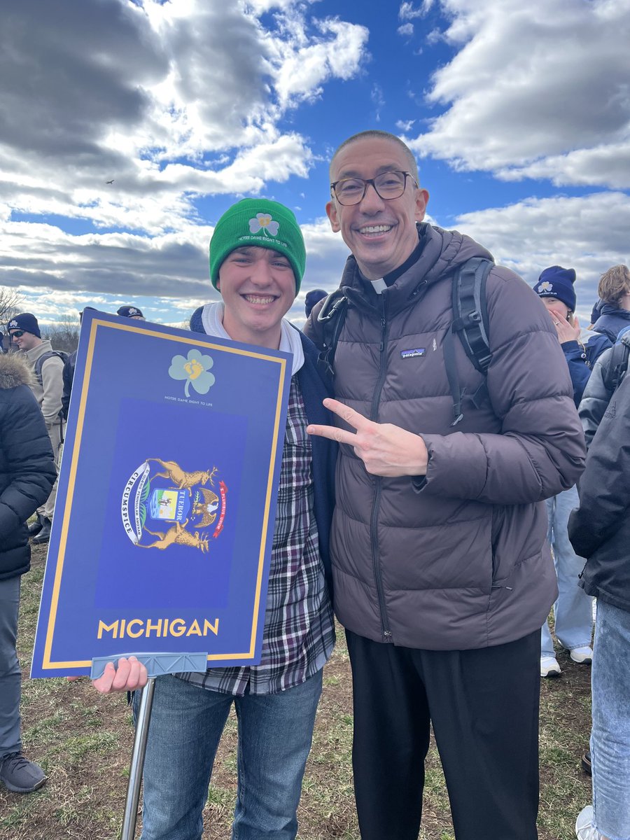 Got this picture of two awesome ⁦<a href="/GRWestCatholic/">West Catholic High School</a>⁩ alums at the March for Life representing Notre Dame. Great Falcons Grant Kissell and Fr. Pete McCormick.