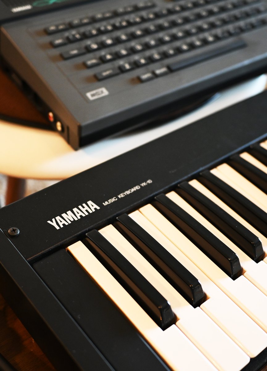 Ken_X68k's tweet photo. ヤマハMSX用のキーボードYK-10(でかい方)使わないので、売る前に記念撮影(笑)
この頃は個別バネ入り鍵盤なので、なかなかタッチも気持ち良い♪
#YAMAHA #MSX #MusicKeyboard #YK10 #CX5 https://t.co/V1FWvpfAZm