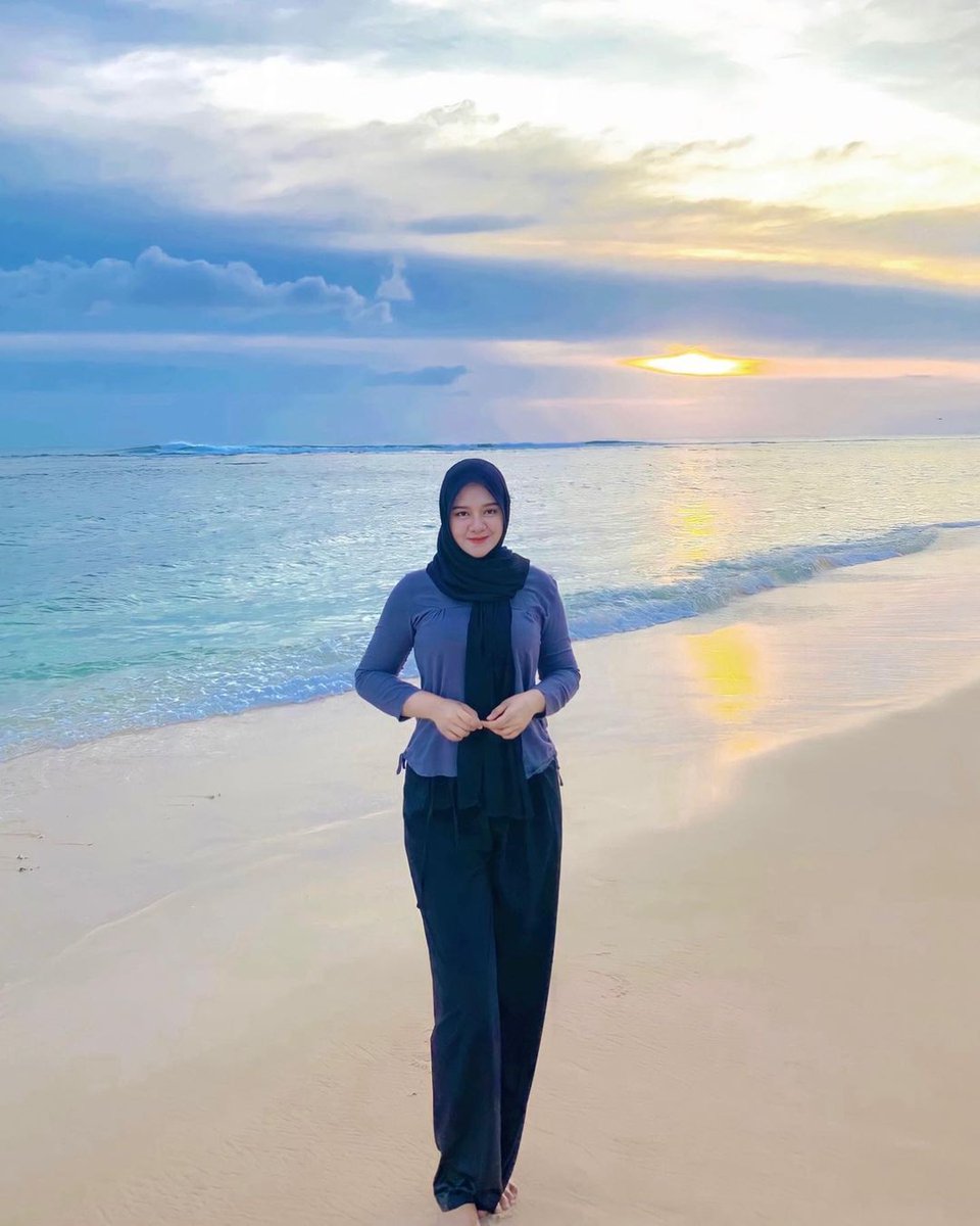 Tidak perlu sama untuk menjadi hebat, tidak perlu mengikuti orang untuk menjadi pemenang.
Jadilah diri sendiri itu lebih menenangkan ketimbang harus mengikuti gaya hidup orang lain🌷

Salam Wisata
🌎 Pantai Lampu'uk, Aceh Besar
#PuspitaNagari