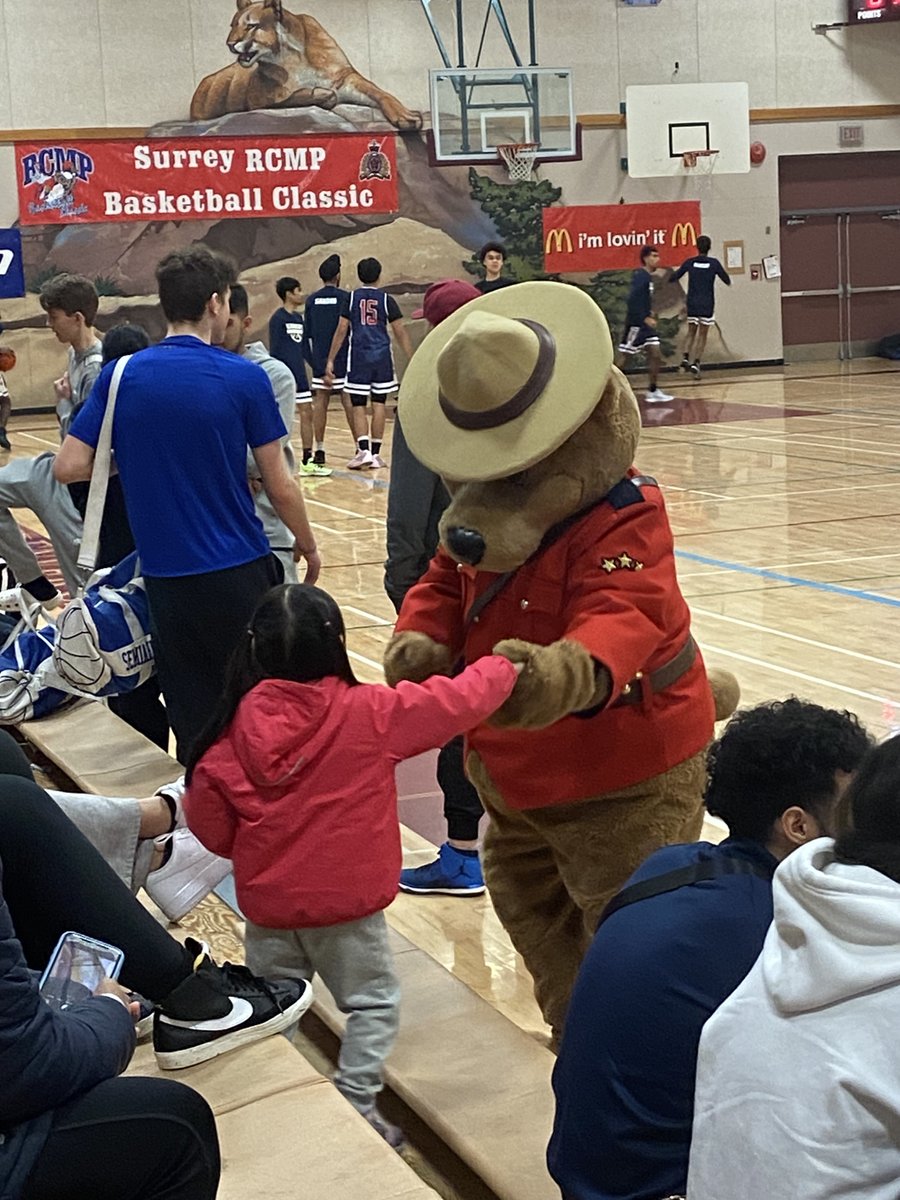 SurreyRCMP's tweet photo. Congrats to the Surrey RCMP Basketball Classic Junior Division champions, @SullivanHeights! Thanks to all the teams, staff and volunteers who helped make the 31st annual tournament such a success. Well done, everyone! @Surrey_Schools @SurreyNowLeader @Surrey_classic https://t.co/uIBkcqCqPl