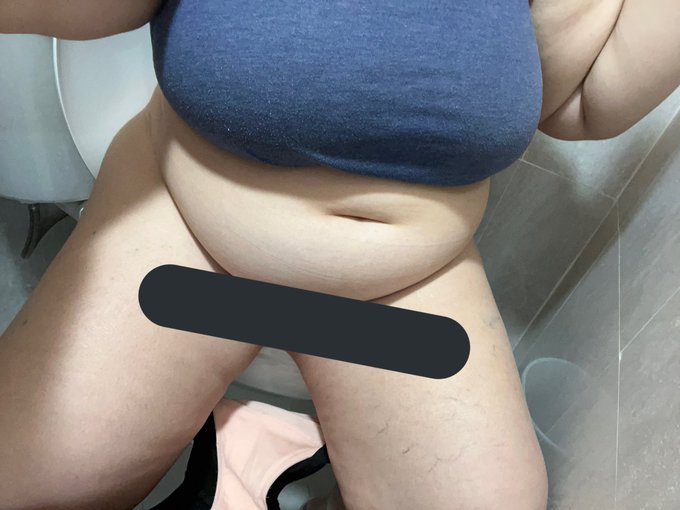 Do you like my belly ? I’m peeing .. 

Findom • Femdom • humiliation • Task • Footworship • humanatm