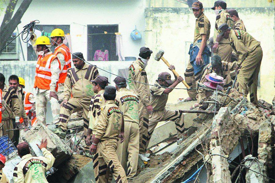 aarv199627's tweet photo. #RealLifeHeroes When a natural calamity strikes humanity anywhere in the whole world, following the teachings of St Gurmeet Ram Rahim G Shah Satnam Ji Green S welfare force reach there without caring 4 their lives nd engage in rescue work &amp; help the suffering ppl in every way. https://t.co/BHcQ6tyGmW