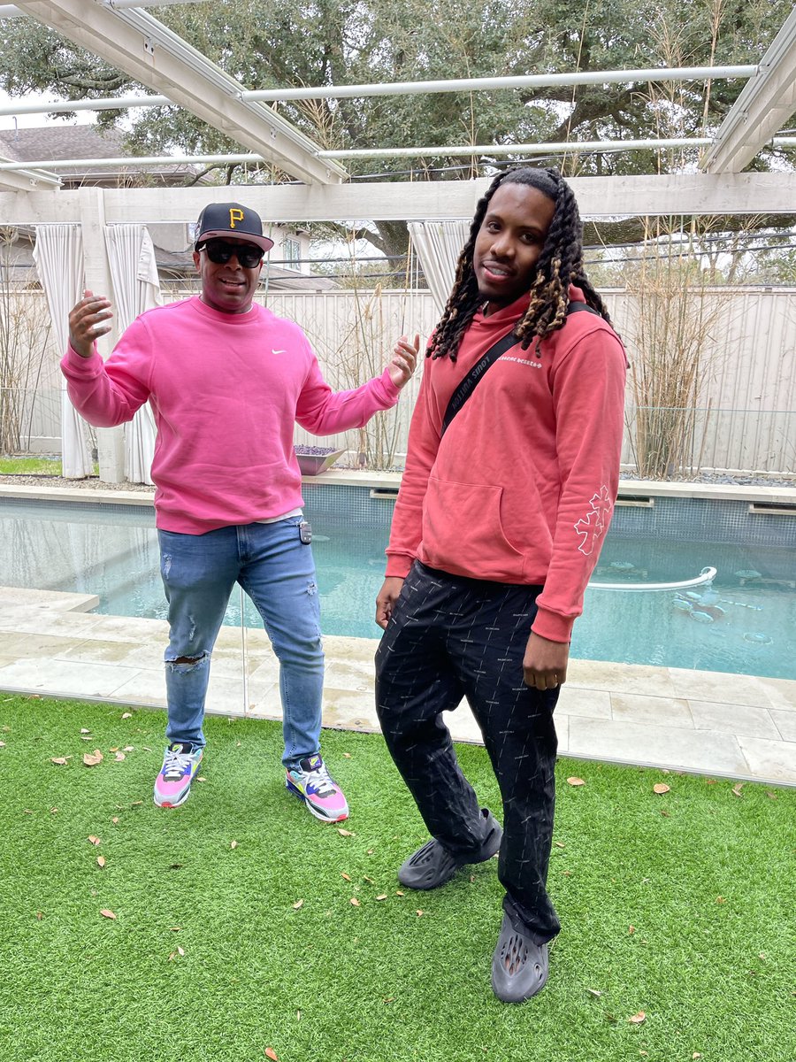 ald_300's tweet photo. For all us loyal ppl out here stay up!!! All these snake 🐍 bitches got us fkd up🤣🤣🤣
Khopping game wit my broski @tjones_gme 🎬

#davisst #slfmade #prayeveryday https://t.co/Qmon05xWqU