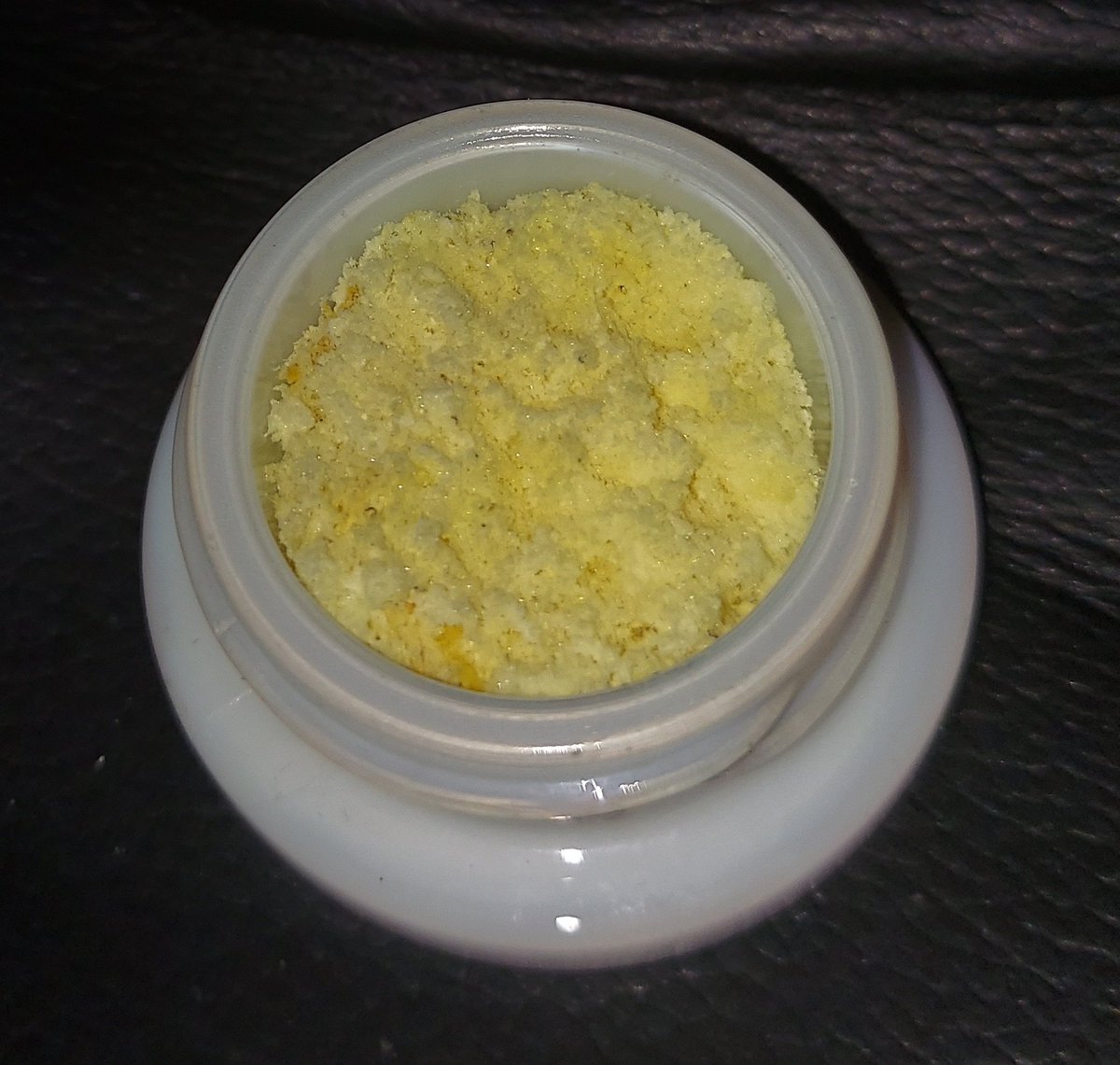Fluffly Pull Of Freebase Dmt Crystals | Where To Get Dmt Safely: Discreet Shipping &Amp; Trusted