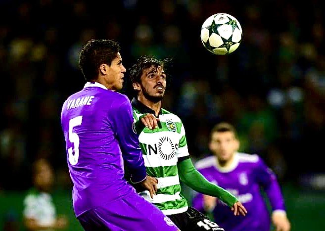 Hace unos días encontré una foto de El Capi y Raphael Varane. 

Se las dejo por aquí. Disfruten 🥵