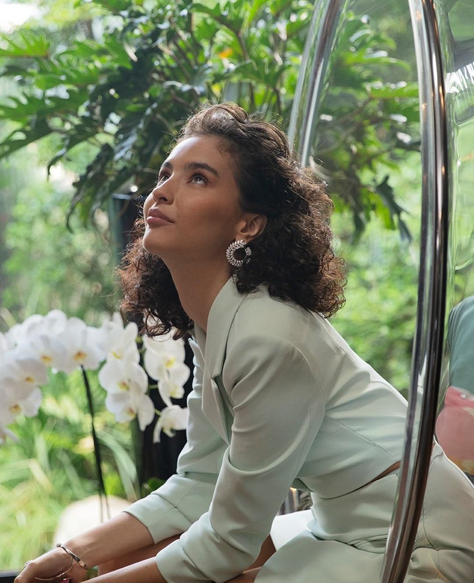 Sé fiel a ti misma 🥰
El par de aretes (49249E) de <a href="/bergerjoyeros/">Berger Joyeros</a> se convertirá en una parte importante de tu estilo❣️
.
.
.
.
.
.
.
#jewelry #joyeria #oroblanco #revistanoviasmx #accesorios