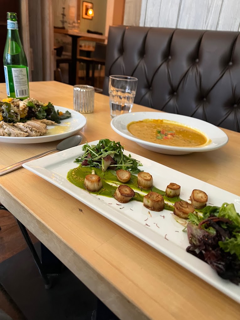 dtGeorgetown's tweet photo. Going out to dinner? Why not go to The Berwick Bistro! Using only the the best local ingredients, their dishes can’t be beat! #downtowngeorgetown #shopthehills https://t.co/tQOpst0N6W