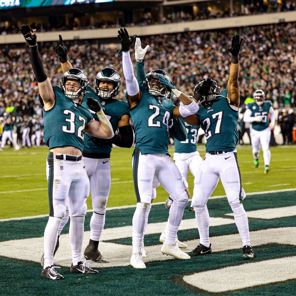 One for the good guys

#ItsAPhillyThing | #FlyEaglesFly