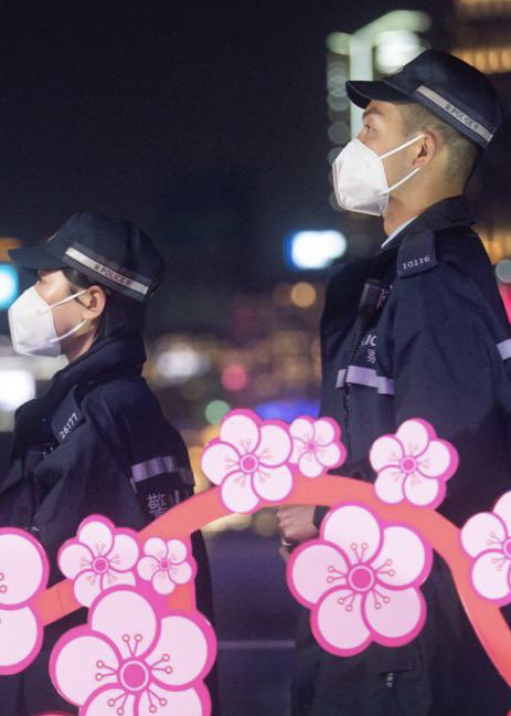hkpoliceforce's tweet image. #HKPFootprint🚓|Traversing a sea of scarlet lanterns🏮+festive neon lights✨in celebration of the #ChineseNewYear in📍#WanChai—❤️of the city,we’ve embarked on the #YearOfTheRabbit🐇on an optimistic note🌸.May your year ahead be vibrant🐰+blessed🧧,w/ us👮🏻‍♂️👮🏻‍♀️safeguarding🇭🇰as always