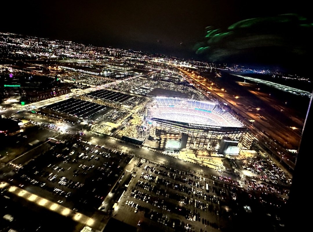 PPDAviation's tweet photo. Busy night in South Philly. @Eagles @Giants @LFFStadium @NFL #FlyEaglesFly #NYGvsPHI https://t.co/pkjewW4Cuv