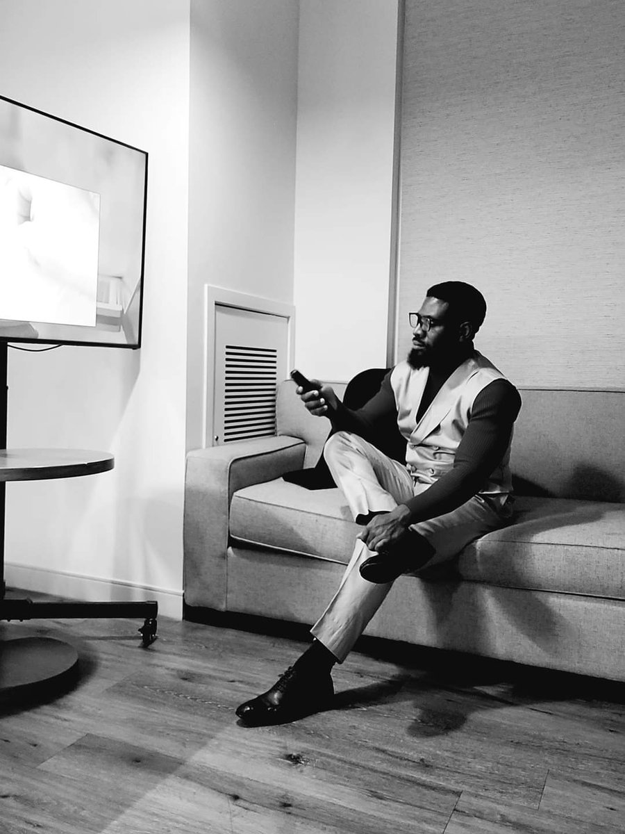 drkingonline's tweet photo. Dear young man, nobody is coming to save you. 
It's your duty to be a man. Have a vision,  Work hard, build your world and live your dreams. 

Don't focus on women. As much as some may inspire and encourage you, most of them will deprive you from reaching your potential. https://t.co/WtYxTu6MoV
