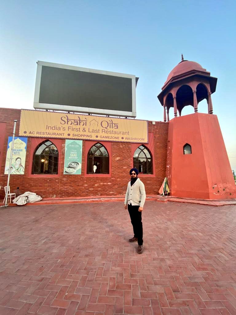 After 1947 Partition

Here is #India's Last and First #Restaurant #ShahiQila

At Wagah-Attari Border #Punjab.

After doing #Partition of Punjab into Two East and West Punjab.
#Panjab #WagahBorder #Lahore #Amritsar