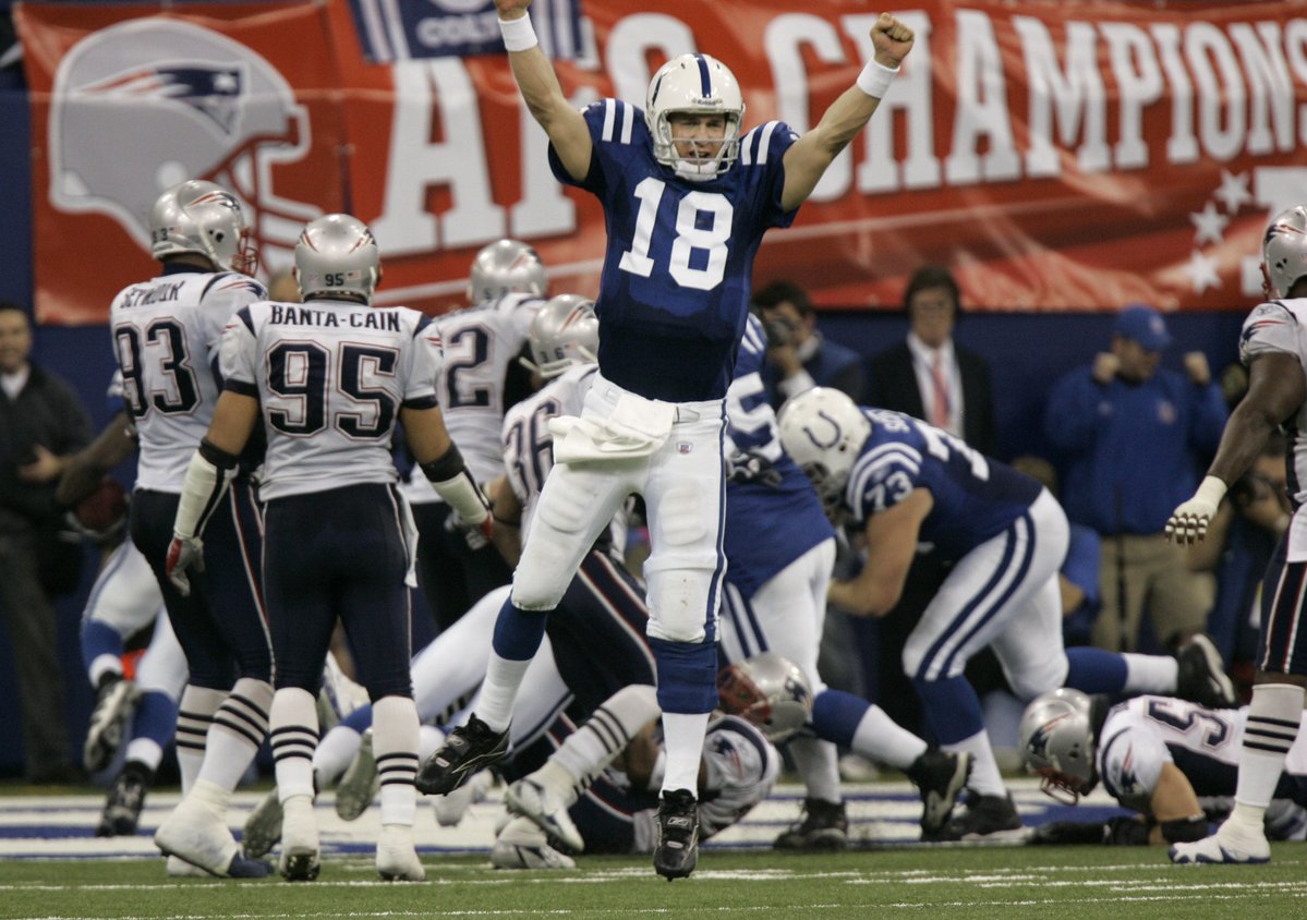 NacionFantasyMx's tweet photo. #DatoCaguamer del día de hoy:

Donde estabas hace 16 años cuando Peyton Manning de los @Colts tuvo el mayor comeback en la historia de una final de conferencia al remontar un 21-6 al medio tiempo y vencer a los @Patriots de @TomBrady 

#NFL #LaNFLEstaChida https://t.co/bAve2VCL6c
