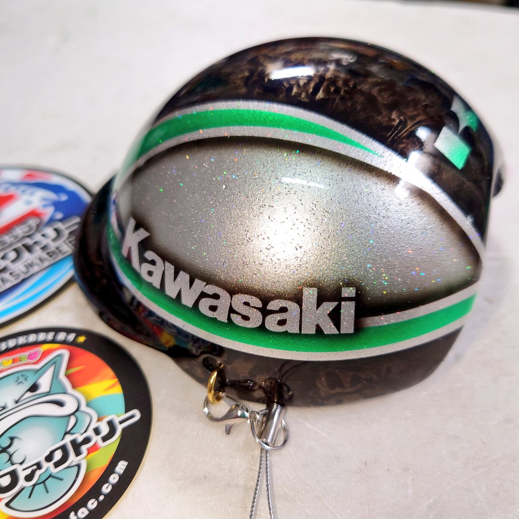 hazefactory's tweet photo. 断捨離RTプレゼント🎁FRP製のミニヘルメットです♪
　期間は今日中！23時59分まで〜🌟
　欲しい方は↓を読んでね✨
　使い方はあなた次第💥 https://t.co/PrRWL4ZxQD
