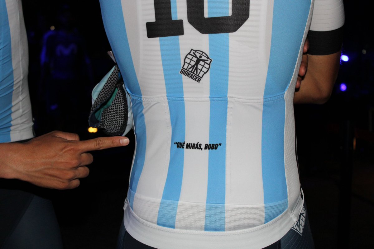 team_medellin's tweet photo. Presentación de equipos en @vueltasanjuanok con homenaje incluido a Argentina y a Messi. 

“Qué mirás, bobo” 😂 https://t.co/EGWcqrqSBL