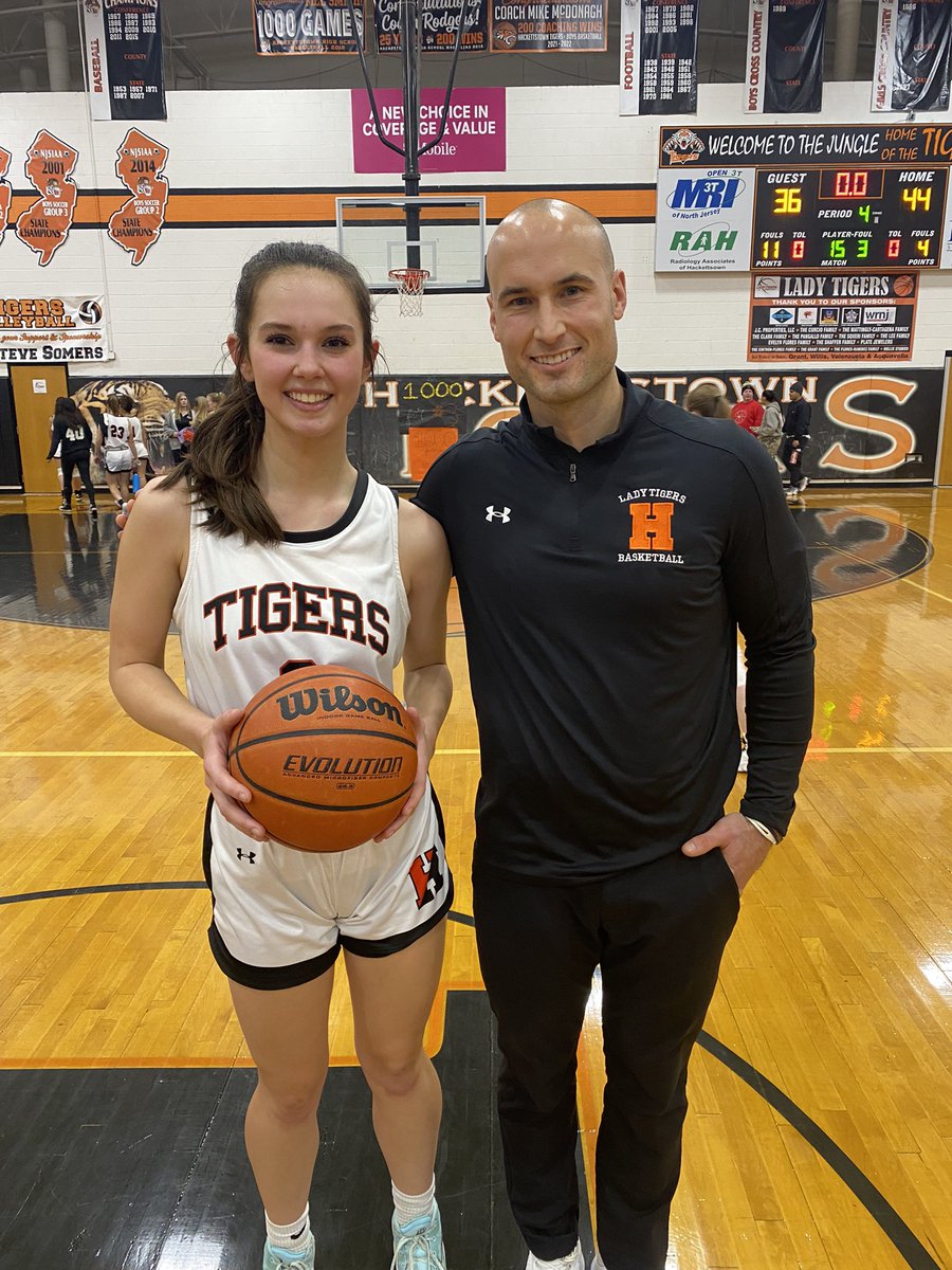 HHSTIGERS's tweet image. Lady Tigers defeat a tough Ridgefield Park squad by 8 behind 14pts from Senior Rylie Grant who also became the 5th girl in HHS history to score 1000 points! #TigerProud