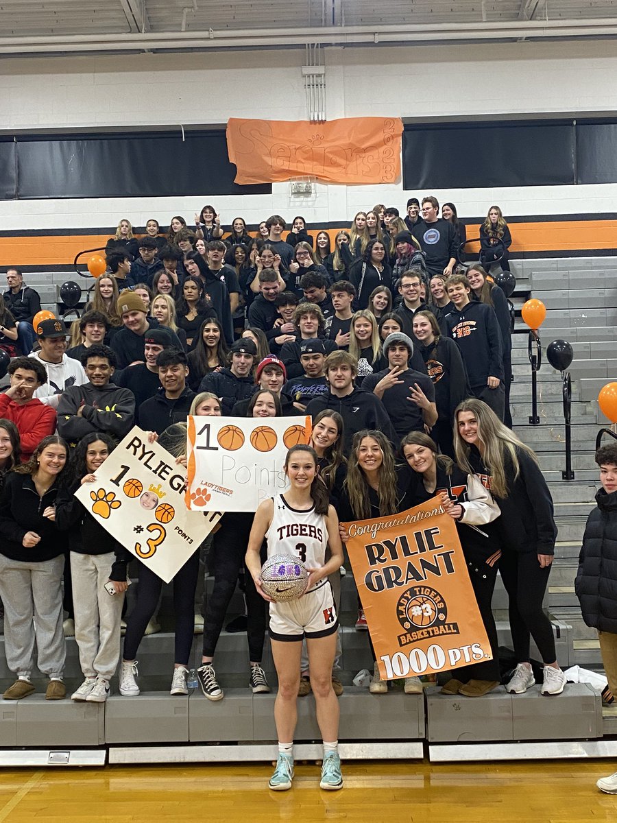 HHSTIGERS's tweet image. Lady Tigers defeat a tough Ridgefield Park squad by 8 behind 14pts from Senior Rylie Grant who also became the 5th girl in HHS history to score 1000 points! #TigerProud