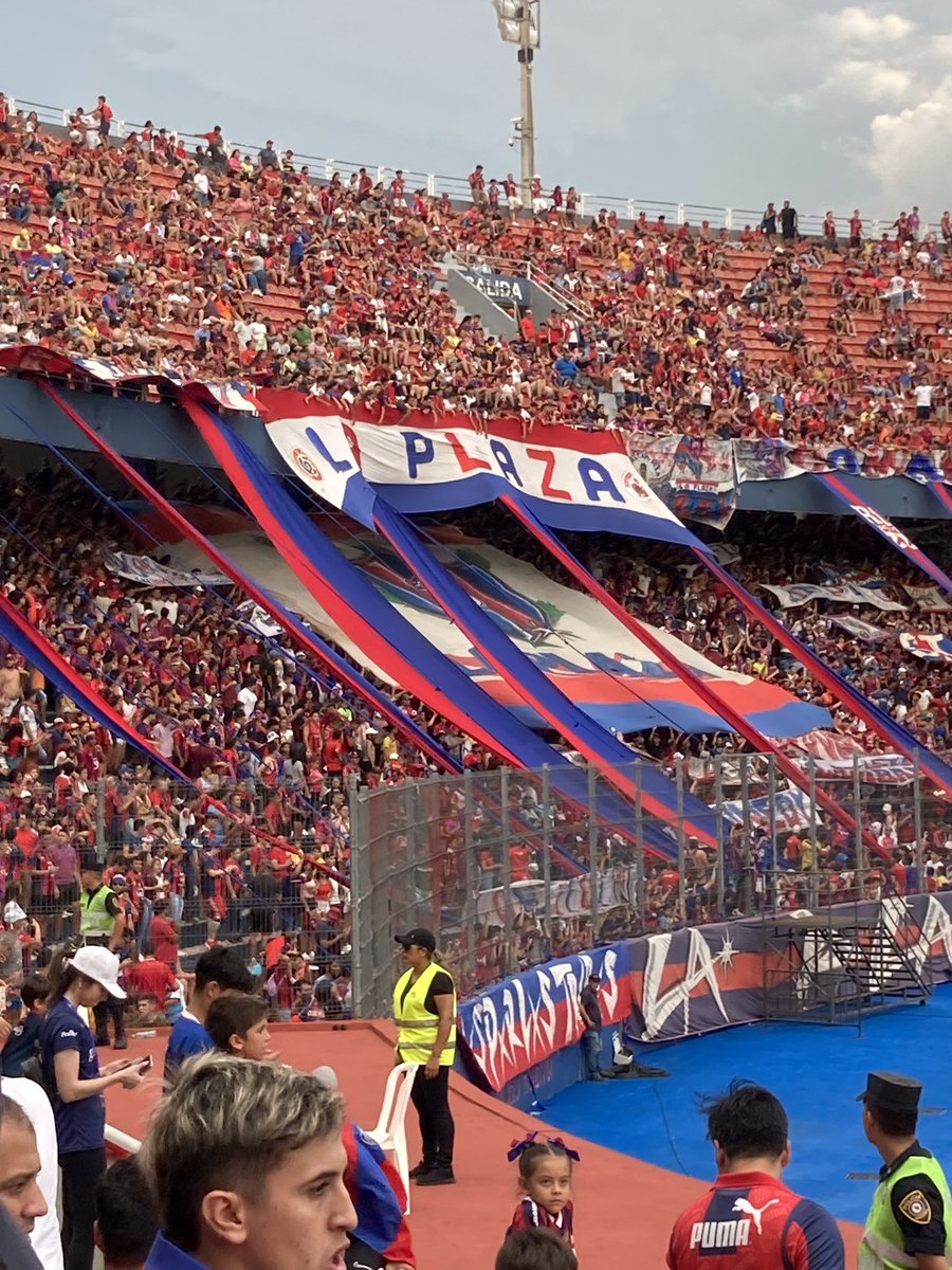 LetiRodas's tweet photo. Es un sentimiento, no trates de entenderlo ♥️💙 https://t.co/gtOfrNbC1f