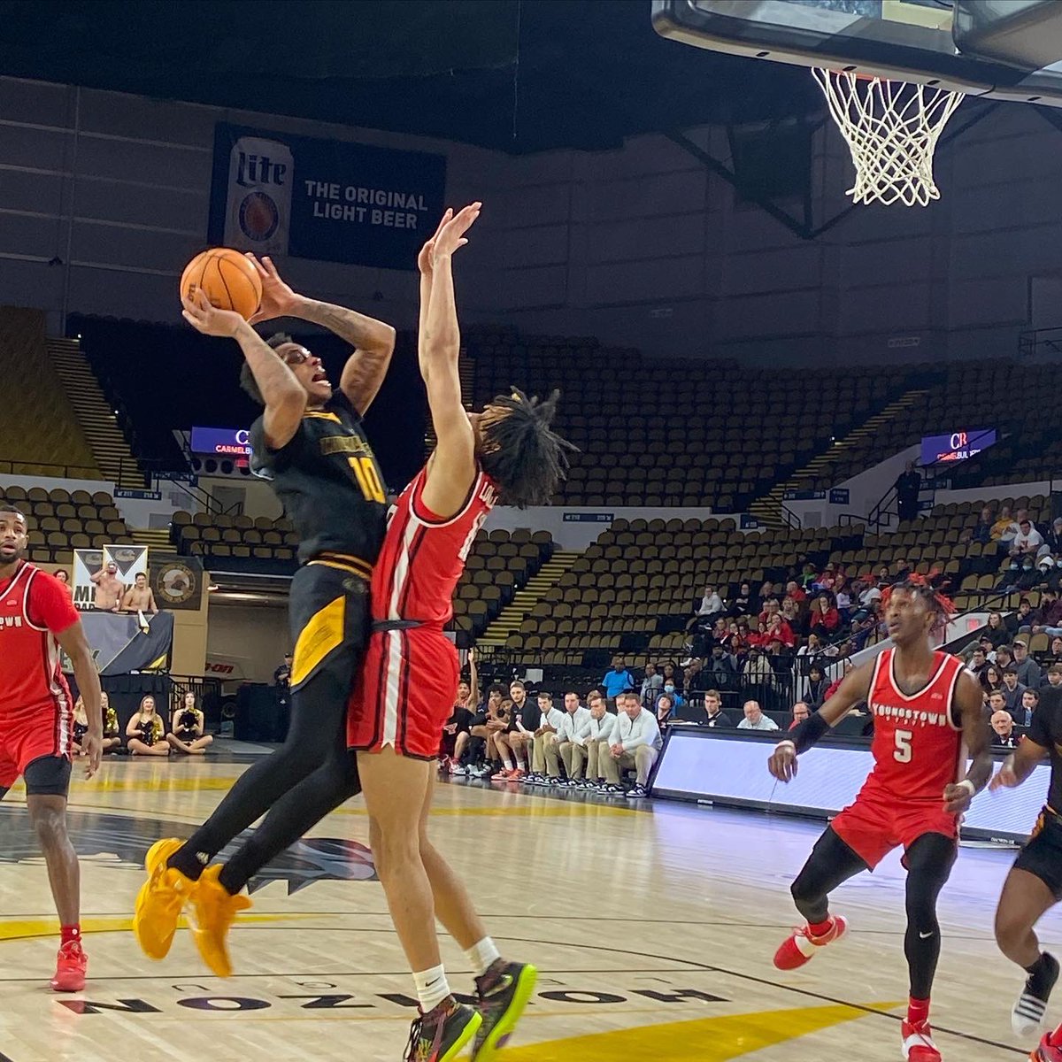 JenBauerRoche's tweet image. Another amazing win for first place @MKE_MBB! If you’re not there yet, it’s time to get on the @MKEPanthers @UWM bandwagon! #blackout @mkepanthers #milwaukeepanthers #stackgooddays