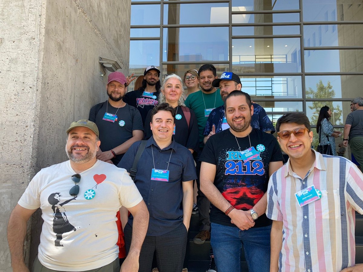 Como Comisión Desafíos del Conocimiento, hoy participamos de la importante plenaria regional del Congreso Estratégico de <a href="/RDemocratica/">Revolución Democrática</a> en la RM 💚
Levantamos candidaturas a delegad@s para la instancia nacional en distintos distritos, siendo elect@s dos de ell@s, Freddy y Laura.