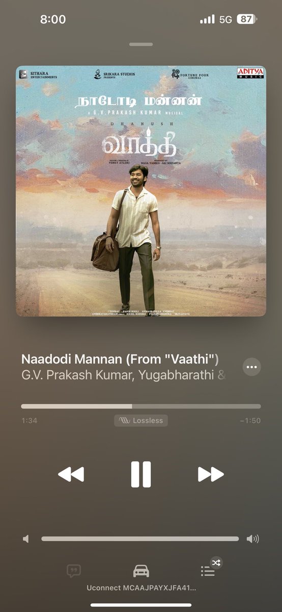 Overall tamil lyrics have gone down hill in movies nu solradhu, ana such poetically well written song varumbodhu kandukuradhu illa. This was really nice. Yugabharathi sir 💯🙏🏻