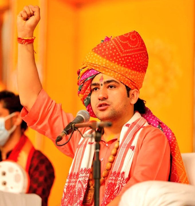 satyaprakash_ji's tweet photo. “सनातन धर्म के लिए बोलो,
...बोल नहीं सकते तो लिखो,
लिख नही��� सकते तो, कम से कम सनातन के लिए जो बोलता हैं उसके साथ खड़े हो जाओ।”
|| धर्मो रक्षति रक्षितः || @bageshwardham
https://t.co/NGrxH8Dudi https://t.co/FTXM4gnMc5