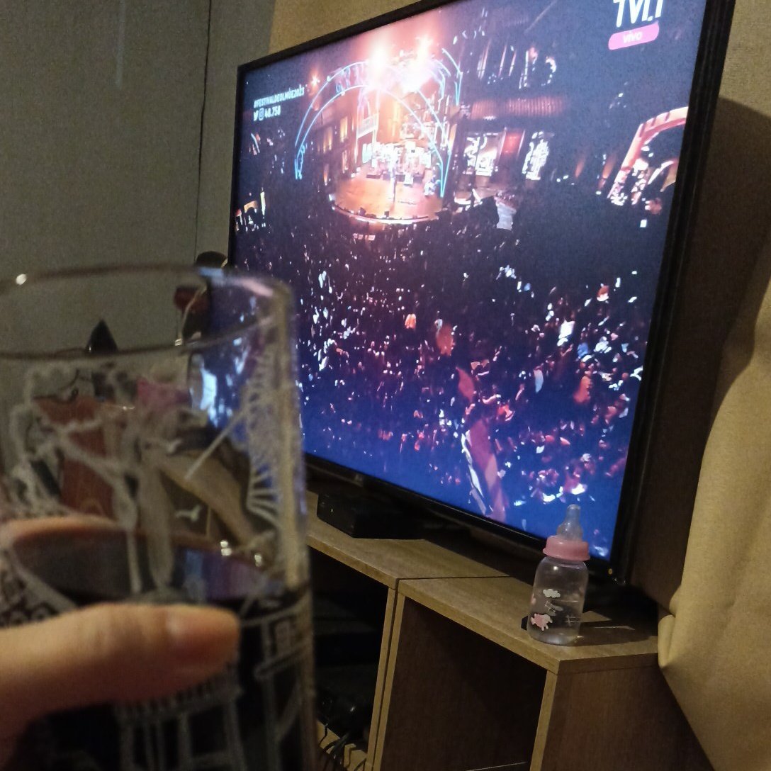 TaniaFernndezT1's tweet photo. #Combotortuga,grandes cabros y si es chileno es wenardoooo
Saluuuuu con su jote 😎✌️✨ #FestivalDeOlmue2023 https://t.co/wA3KhiOVAe