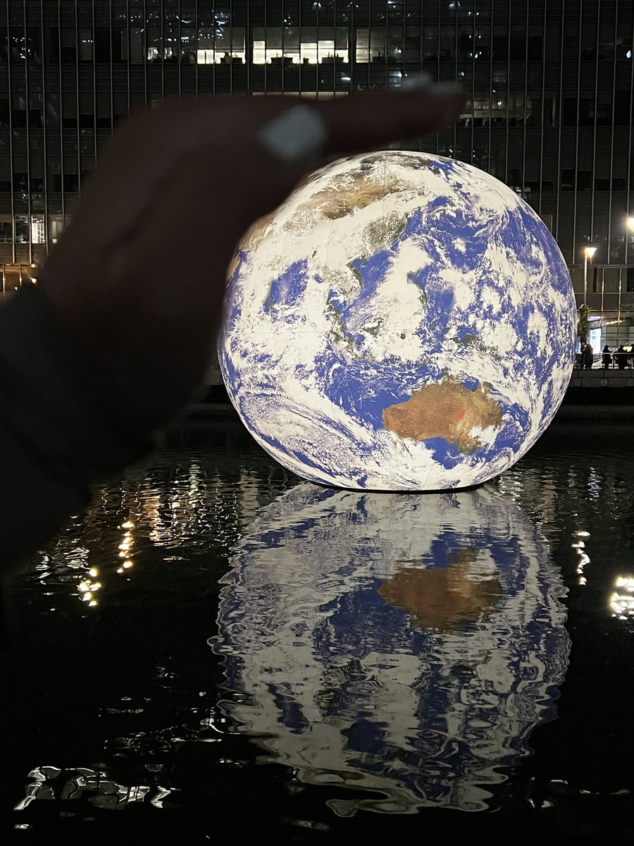 #winterlights @CanaryWharfGrp #canarywharf #globe #illuminatedworld #winterlights2023 #visitlondon #thisislondon #mysecretlondon #earth