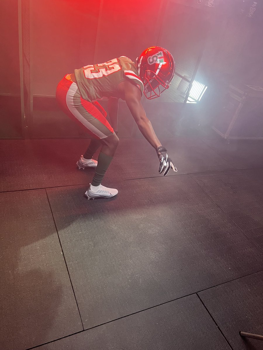 amirwilliams145's tweet photo. After a talk with @Coach_kwade I’m blessed to receive my first D1 offer to Mississippi Valley State University ❤️💚 @MacCorleone74 

#GoDevils 
#EleVate https://t.co/6aqbb6uSO0