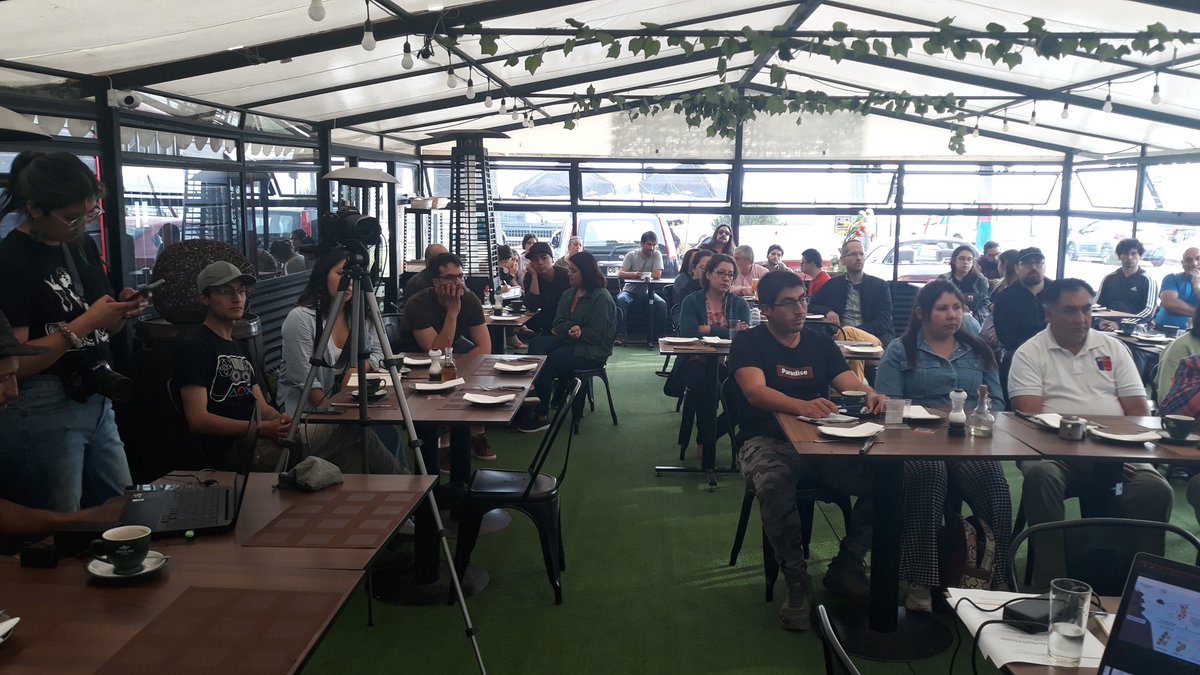 MACH_Noticias's tweet photo. El jueves 19 estuvimos en el resto/bar Toco Madera, en el Café Científico organizado por @PARLosLagos, para hablar de Mareas Rojas. Agradecemos a los investigadores IFOP Leonardo Guzmán y Pamela Carbonell de @crean_ifop, por participar en este conversatorio. @ifop_periodista https://t.co/aFfdlz5YZr