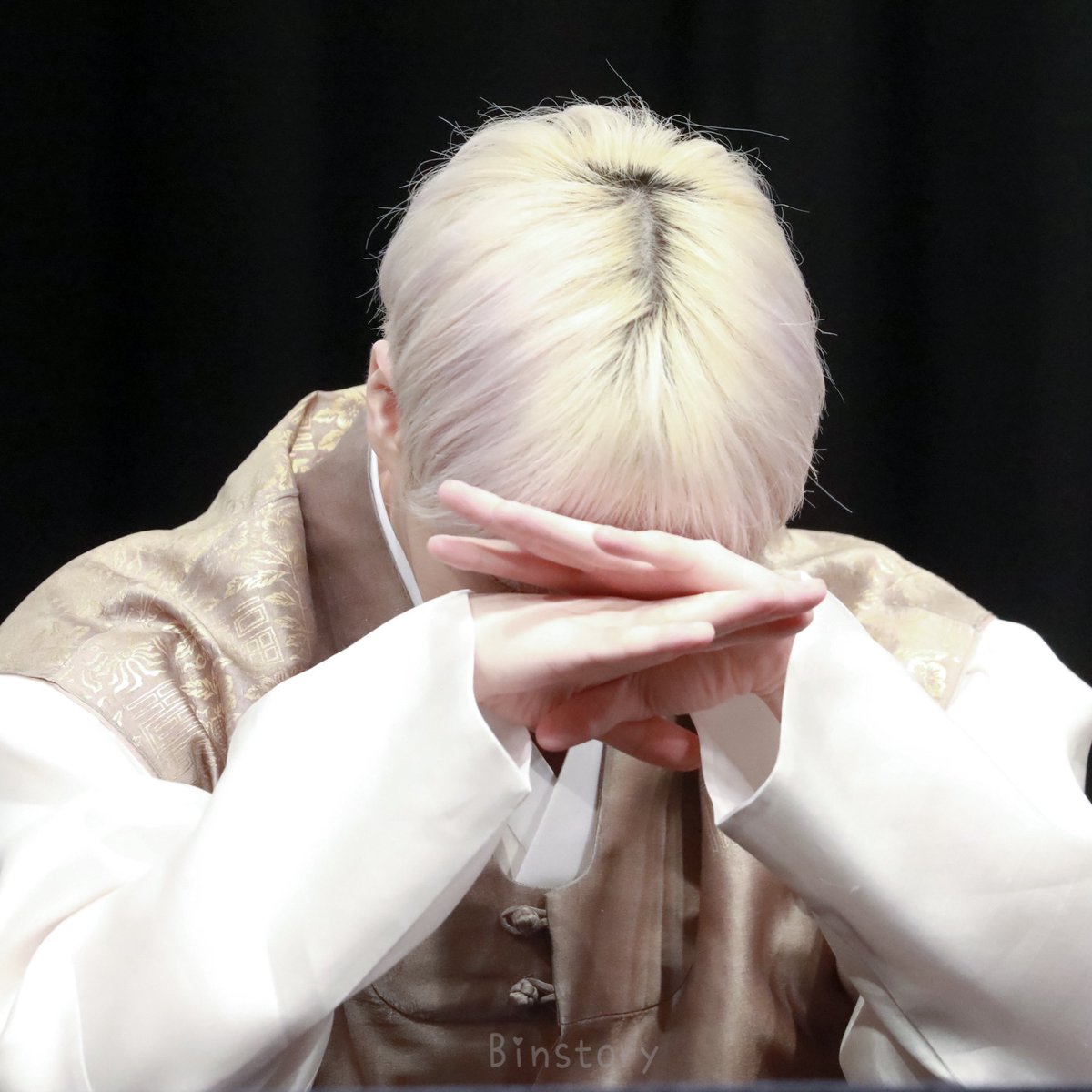 Binstory tweet media