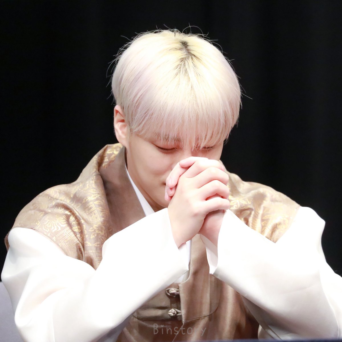 Binstory tweet media