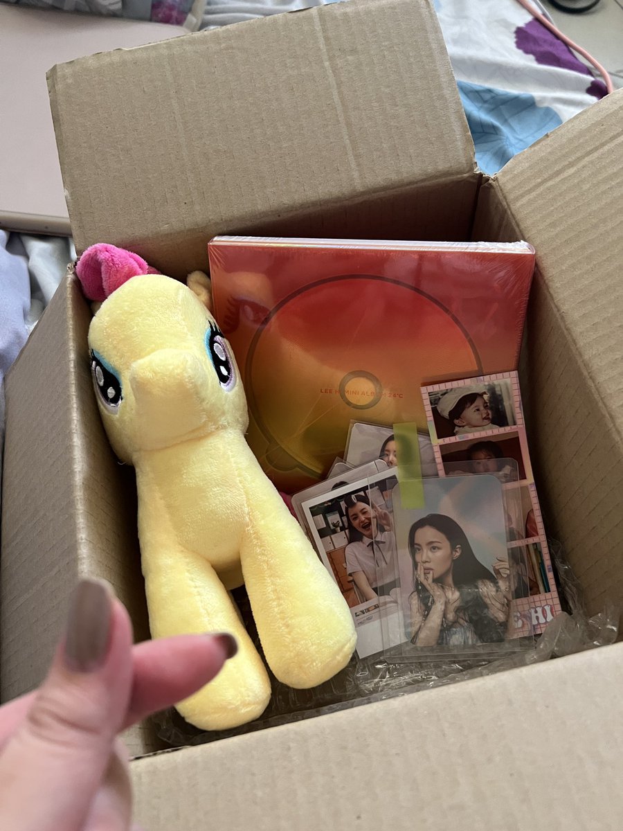 LeeHiPhils's tweet photo. She received our gifts 💕🫰🏻 https://t.co/cI4Xo0SoPf