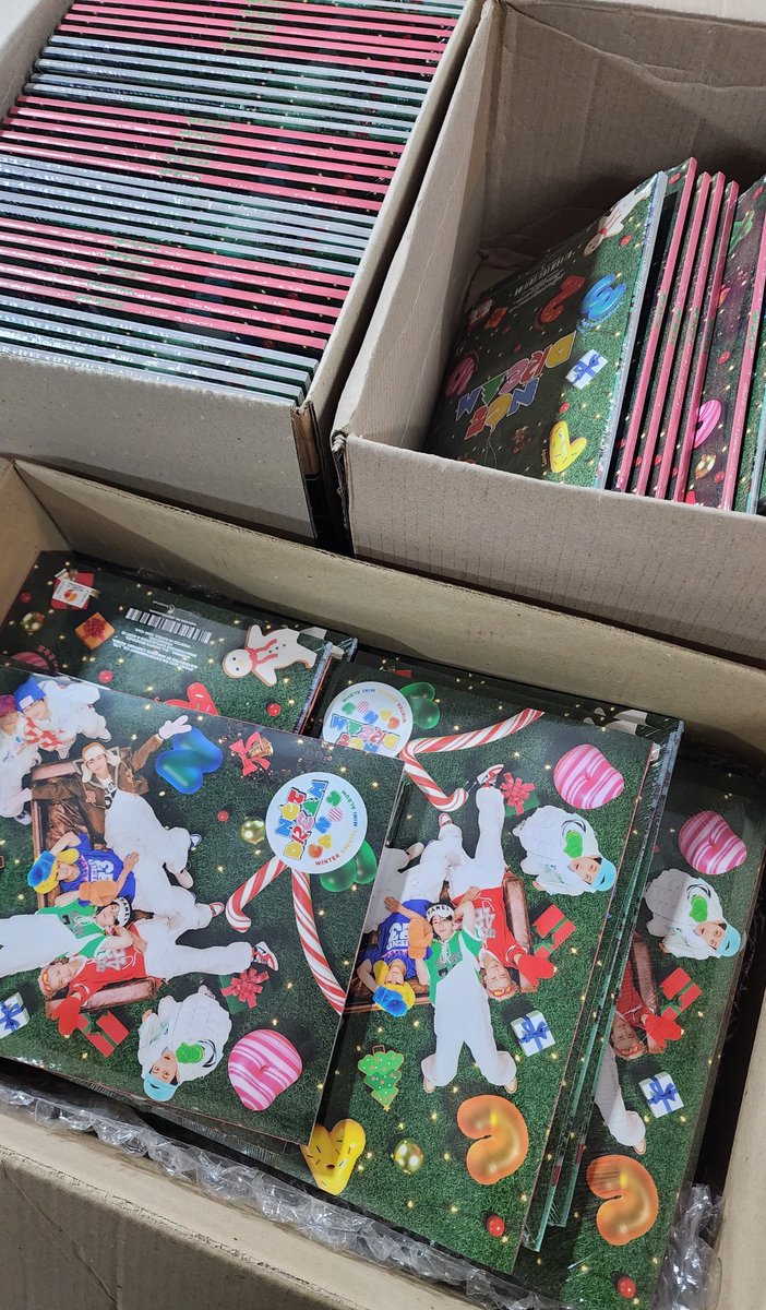 94ws_'s tweet photo. -plsrt-

อัลบั้ม candy photobook พร้อมส่ง ไม่แกะ 
♡ บั้มละ 330 รวมส่ง 
♡ 2 บั้ม 600 รวมส่ง 
♡ 10 บั้มขึ้นไป 280 รวมส่ง 

♡ จัดส่งวันจันทร์นี้ค่า 
สั่งซื้อในดีเอมได้เลยค่า 

#ตลาดนัดnct https://t.co/743fvOob1y