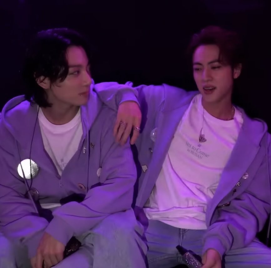 jinjkeverything's tweet photo. 사진 내놔!!!!!!!!!!! 🥲🥲🥲🥲🥲 https://t.co/7MHUS3rTjL