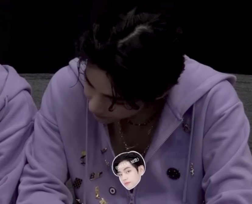 DailylofV's tweet photo. THE STICKER!!!! https://t.co/F5ILQEbT0T