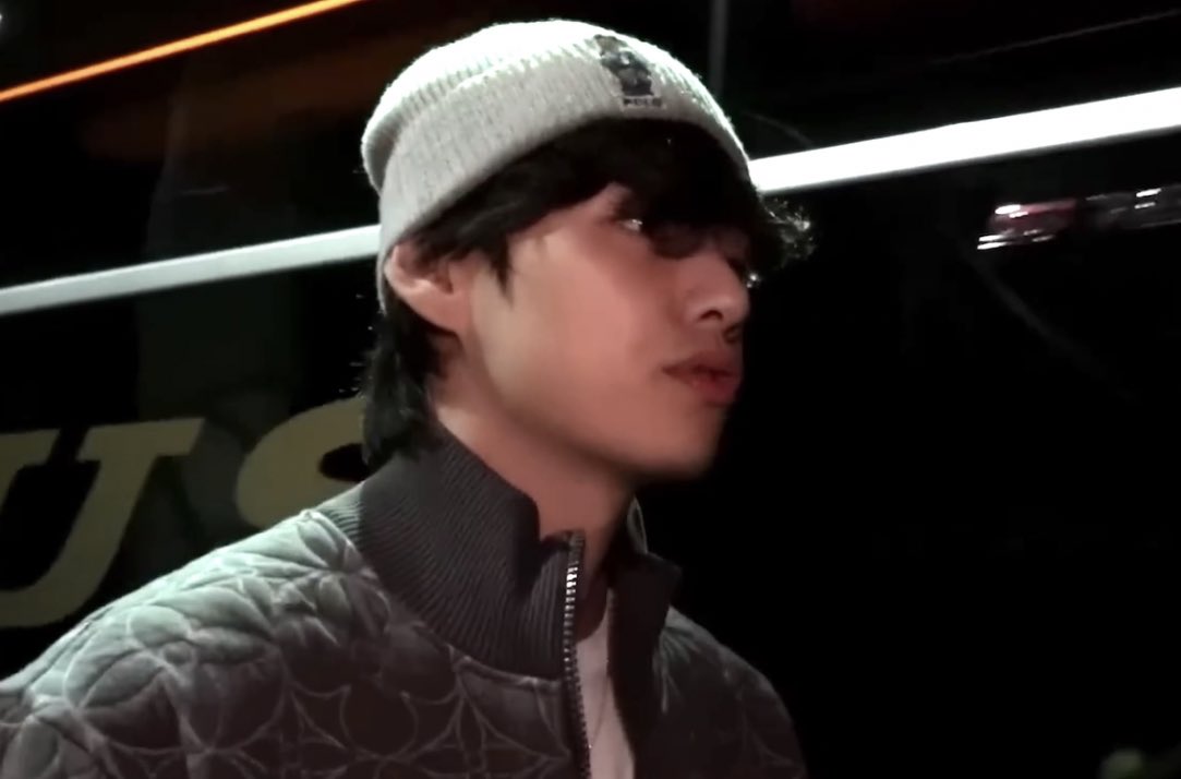 Taehyungimpact's tweet photo. This taehyung looks screams boyfriend https://t.co/oRdMd4v0u0
