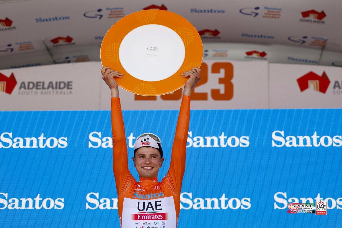 🏆🟠 <a href="/JayVine3/">Jay_Vine</a> crowned <a href="/tourdownunder/">Santos Tour Down Under 🚴🚴‍♀️</a> 🇦🇺 champion.

💬 Vine: “It feels pretty incredible to be standing here wearing this jersey.”

📝 Full report: uaeteamemirates.com/vine-crowned-t…

#UAETeamEmirates #WeAreUAE