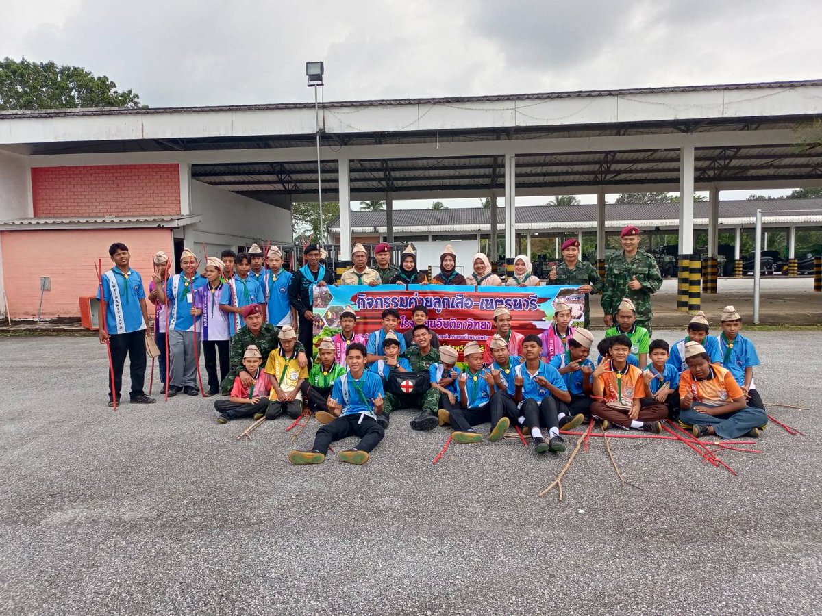 BlackArmy46's tweet image. อำนวยความสะดวก รับ - ส่งนักเรียน กิจกรรมค่ายลูกเสือ-เนตรนารี ณ ค่ายจุฬาภรณ์ จ.นราธิวาส
#ทหารเป็นที่พึ่งของประชาชนในทุกโอกาส
#อ.รือเสาะ
#หน่วยเฉพาะกิจกรมทหารพรานที่ 46
#กองทัพภาคที่ 4