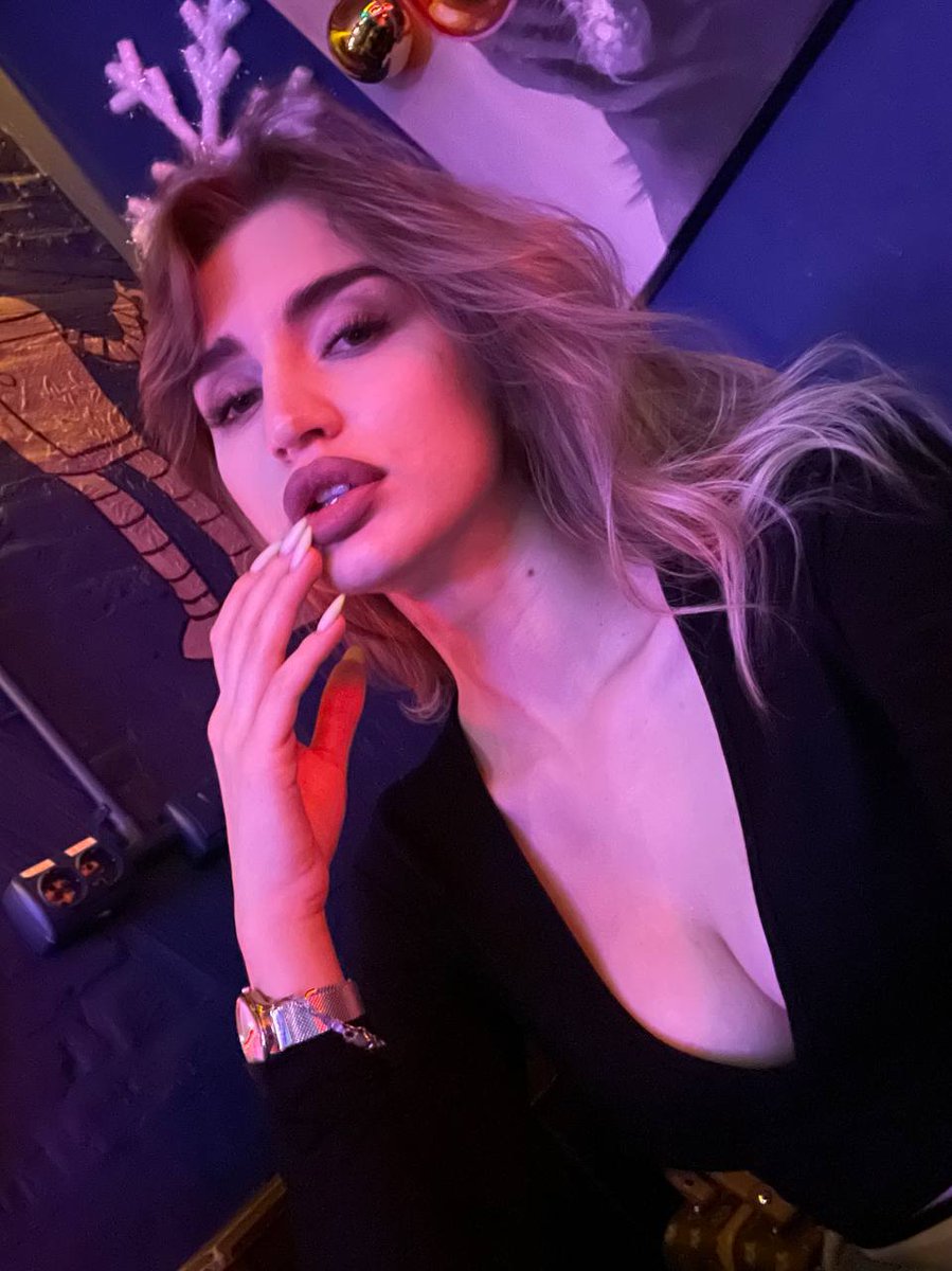 _Californiagold's tweet photo. https://t.co/Xw7sqI5hCA

Check out my new friend that try herself as a model, give her some love 🥰 https://t.co/7V8Eu03LYj