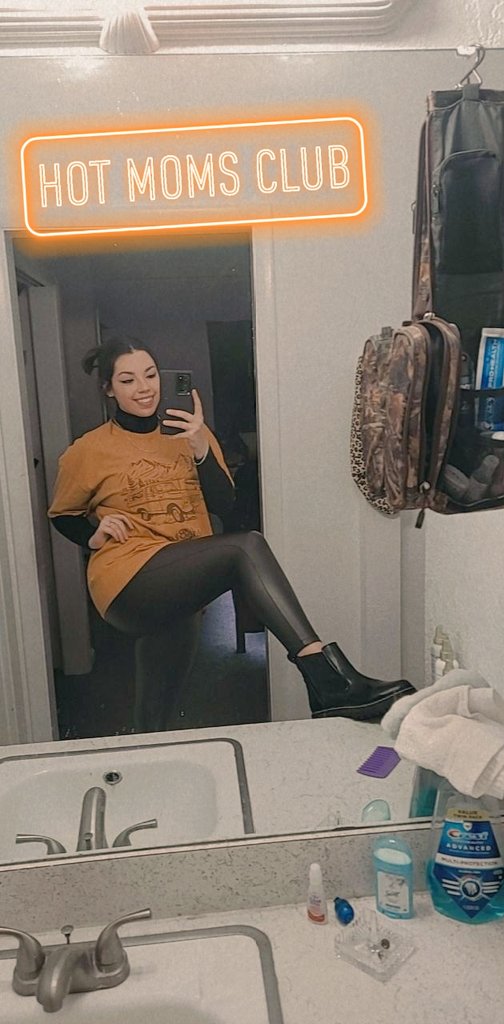 refpik's tweet photo. Felt way too cute for no one to really see this fit today 🙃 https://t.co/IwExC3U30u