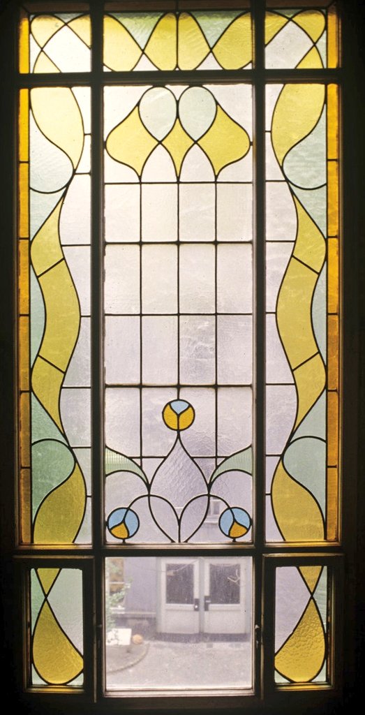 NouveauDeco's tweet photo. Amazing this. Jugendstil windows from c. 1900 in the Berlin-Wedding district, Germany.

📸 Christina Katzer https://t.co/yp12X99rmN